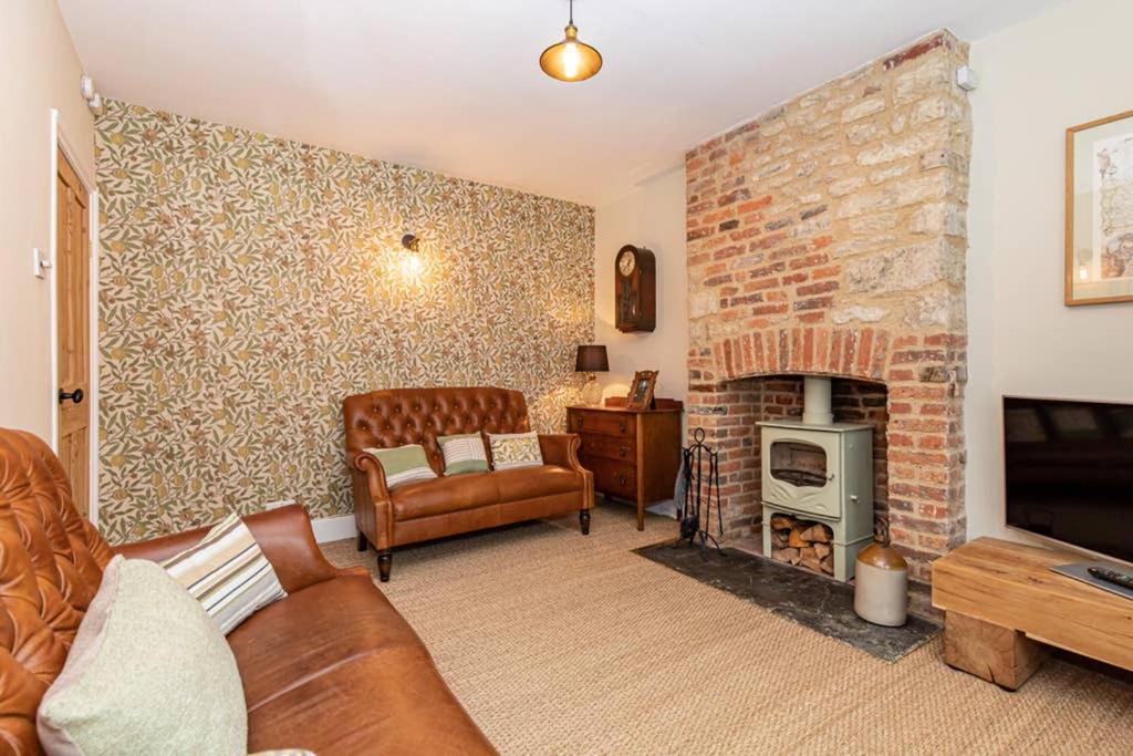 Oxfordshire Living - The Bowler Hat Cottage - 우드스톡 외부 사진