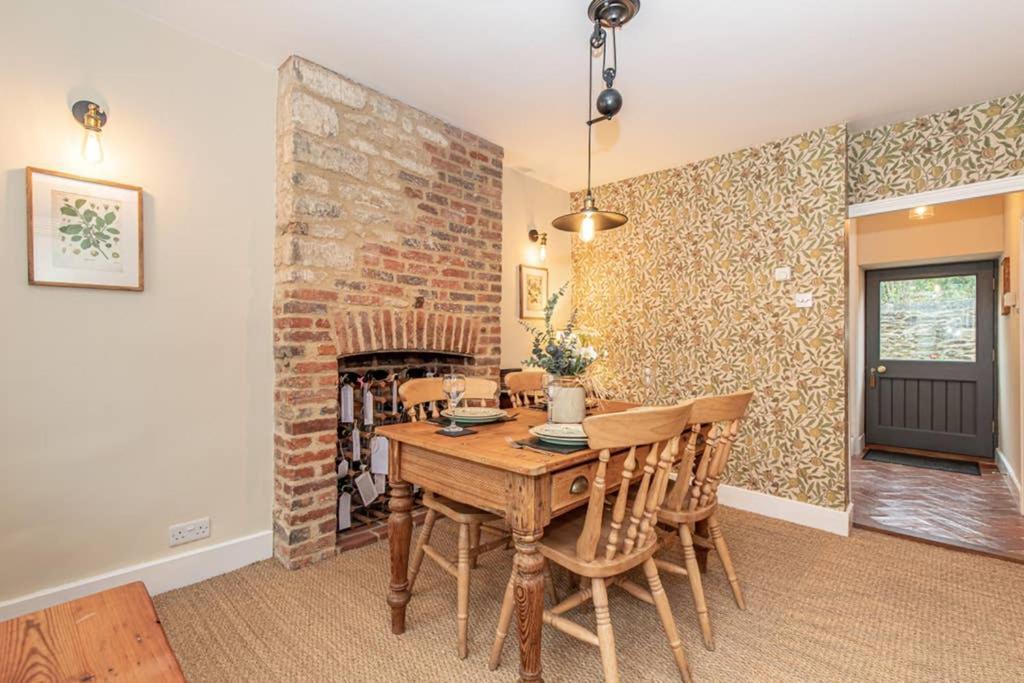Oxfordshire Living - The Bowler Hat Cottage - 우드스톡 외부 사진