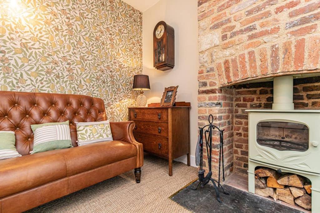Oxfordshire Living - The Bowler Hat Cottage - 우드스톡 외부 사진