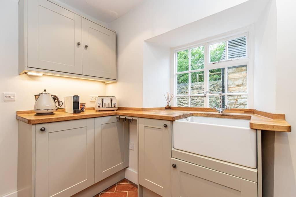 Oxfordshire Living - The Bowler Hat Cottage - 우드스톡 외부 사진